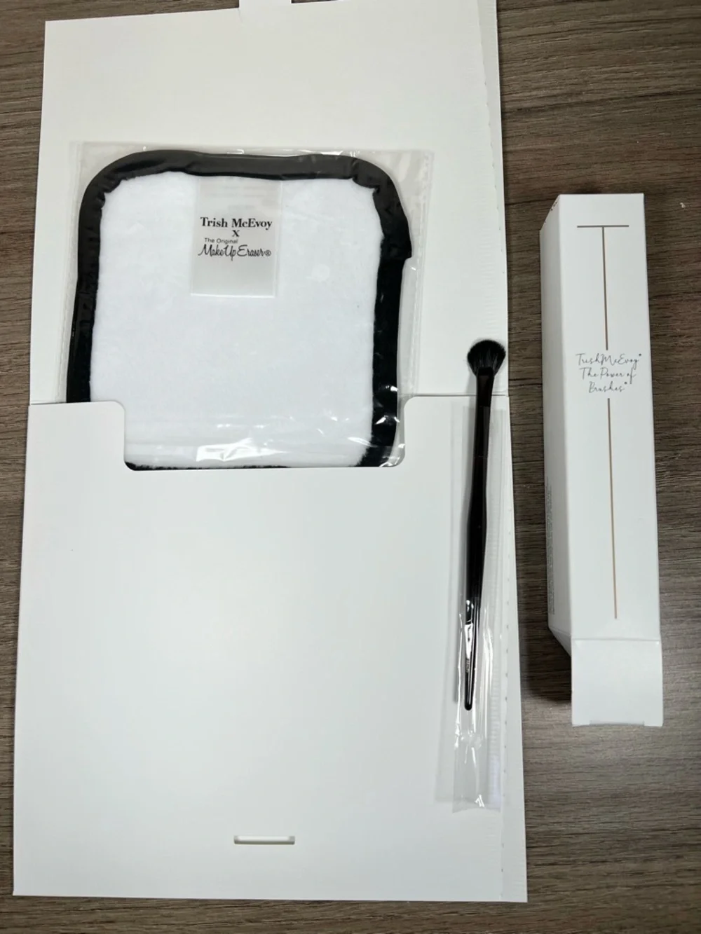 Trish McEvoy Makeup Eraser Cloth & Mini Fan Brush 63